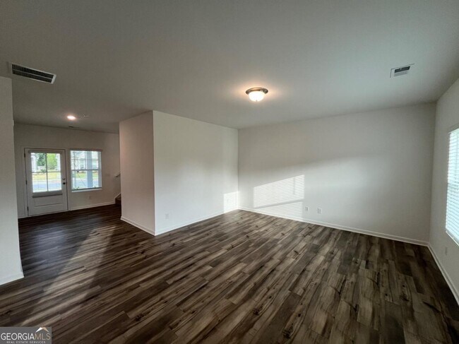 Building Photo - 2213 Boxwood Cir