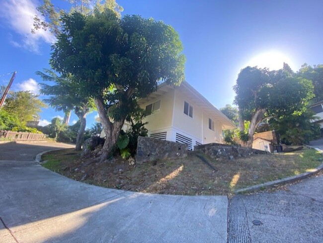 Building Photo - 2 BED, 1 BATH COTTAGE FOR RENT IN KANEOHE