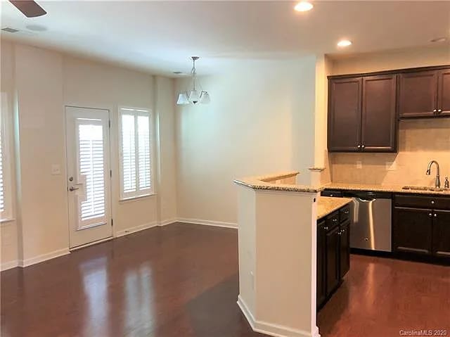 Building Photo - 2501 Silverthorn Dr