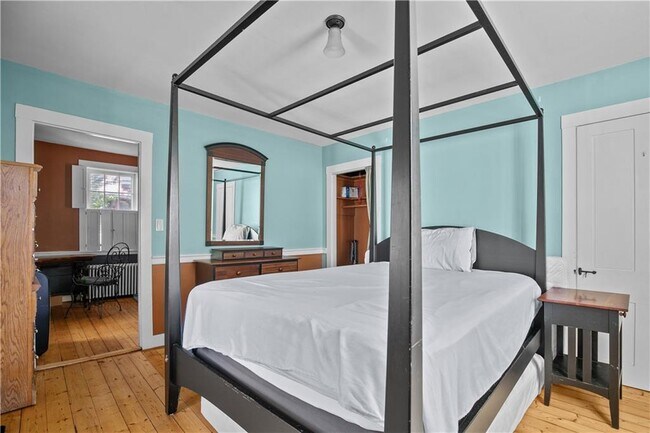 Building Photo - 26 Perry St