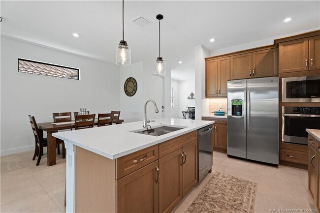 Building Photo - 27070 SW Viterbo Wy