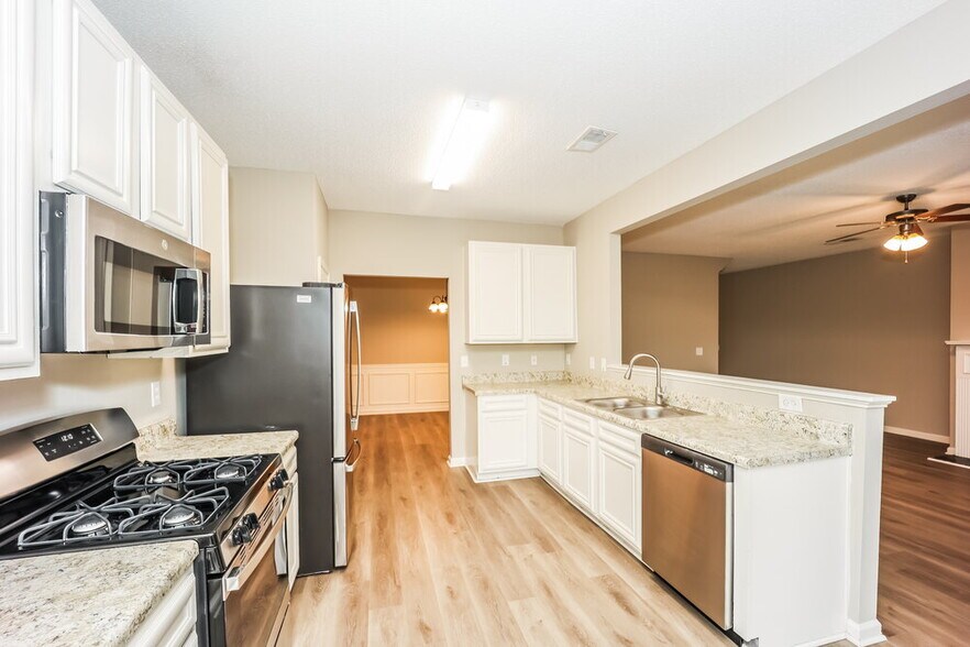 Building Photo - 171 Stillwood Dr