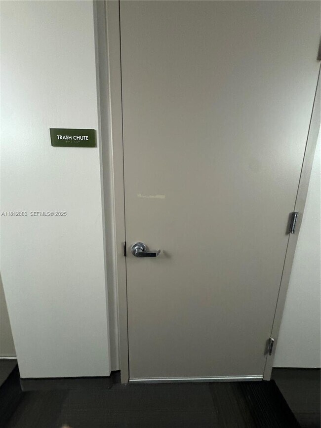 Building Photo - 2641 N Flamingo Rd