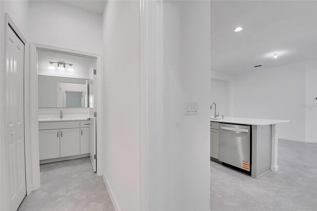 Building Photo - 215 Summertime Pl