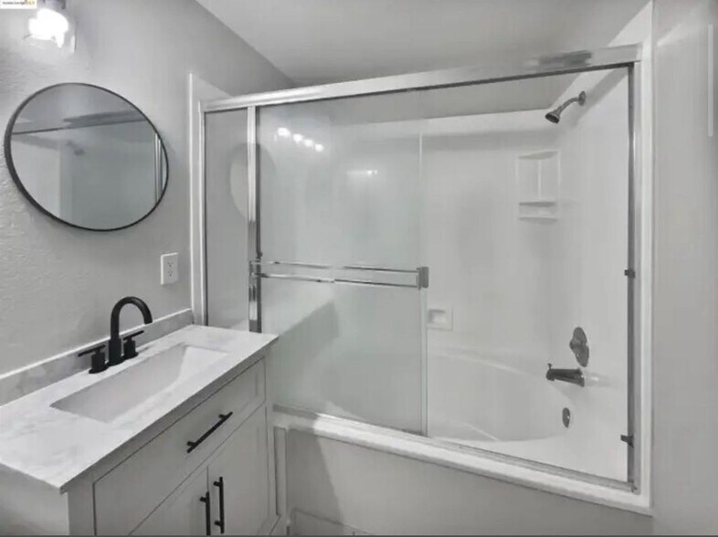 Building Photo - 39965 Parada St