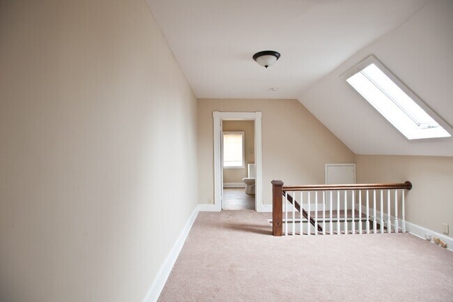 Building Photo - 2216 E Ivanhoe Pl