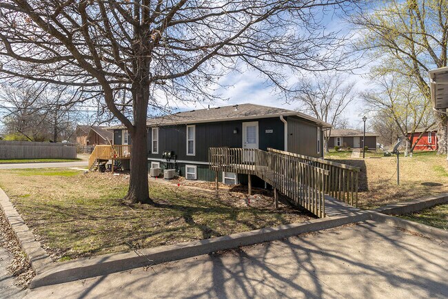 Building Photo - 204 Wheaton Ct