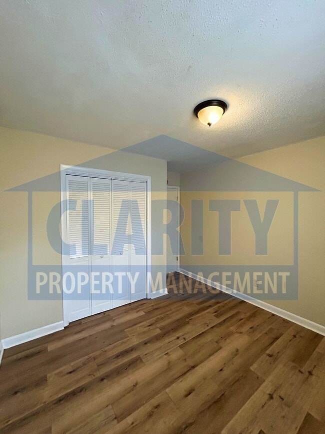 Building Photo - Three bedroom home w/ two bonus rooms!