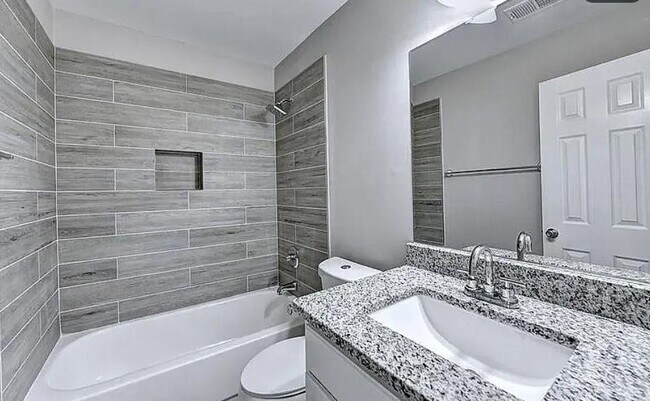 Building Photo - 871 Lenox Oaks Cir NE