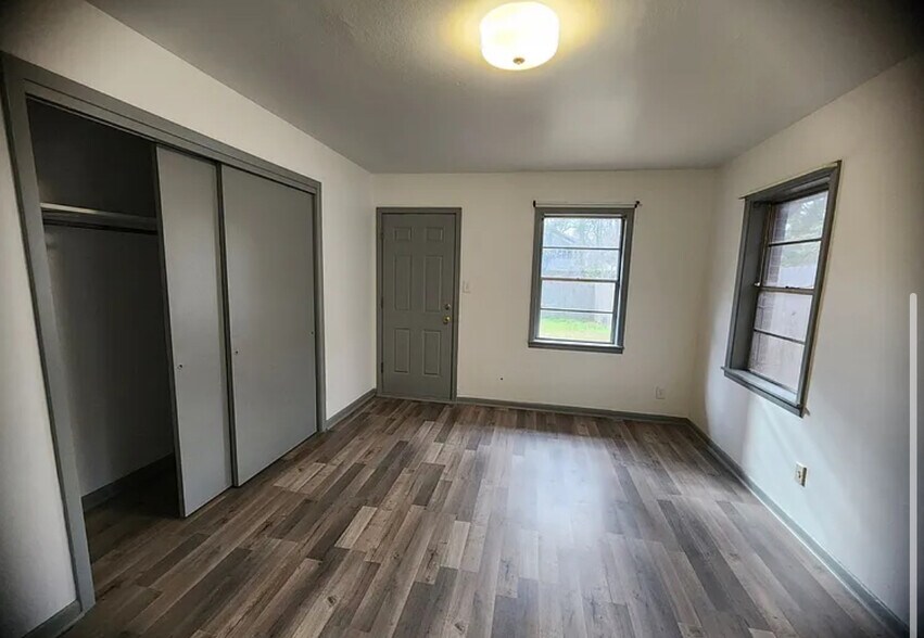 Building Photo - 2431 Highland Ave