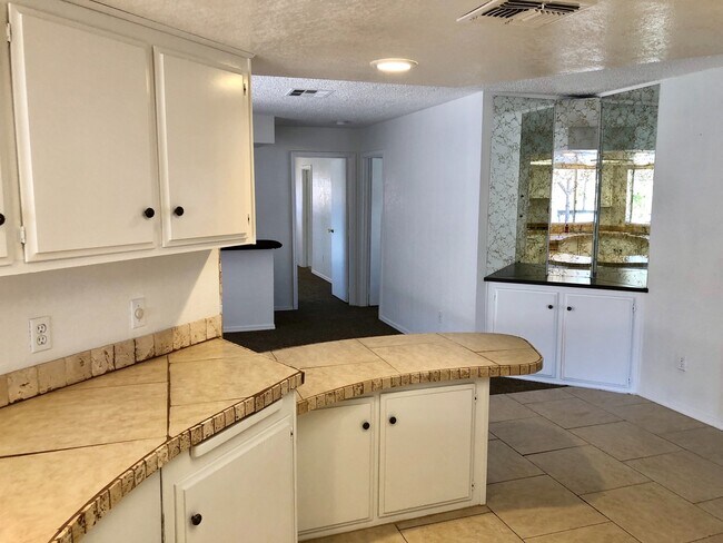 Building Photo - Spacious 2 Bedroom 2 Bath Home near River!