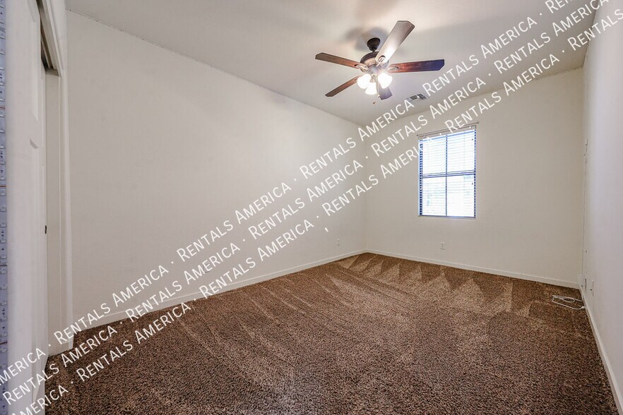 Building Photo - 10428 E Nopal Ave