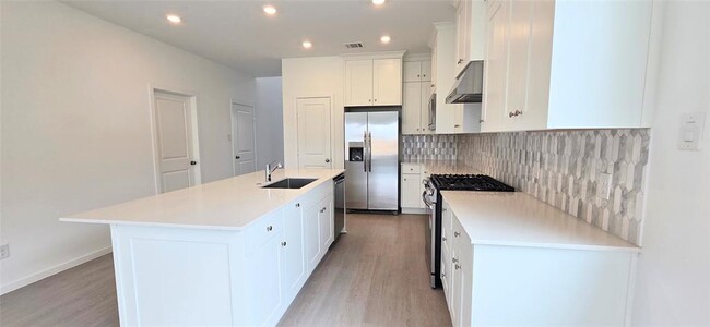 Building Photo - 6319 Seafoam Lake Dr
