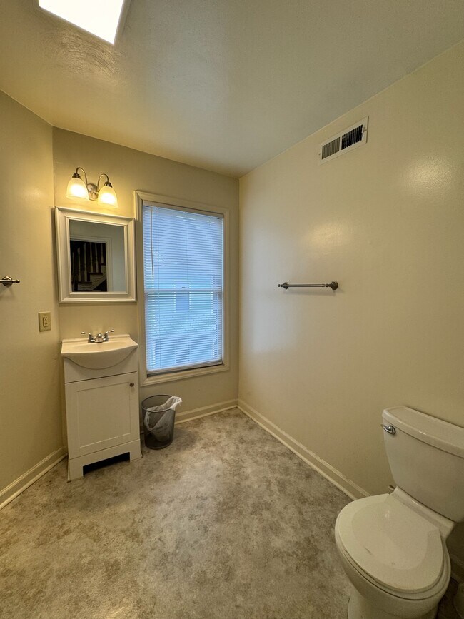 2nd FL Bathroom - 911 Campbell Ave SW