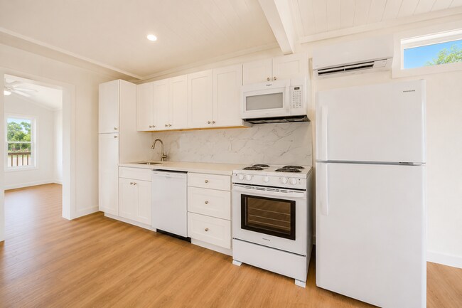 Building Photo - 204 Marlin St