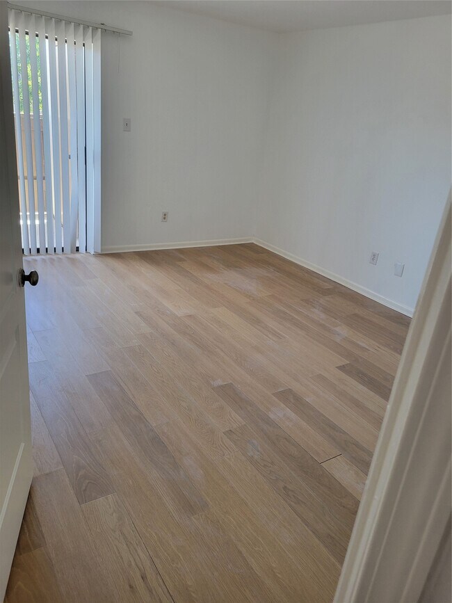 Building Photo - 8425 Hearth Dr