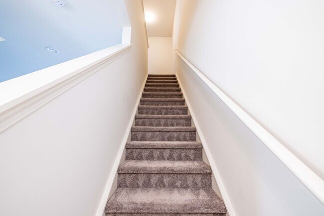 Building Photo - 3 Bedroom Townhome Bonterra Village AVAILA...