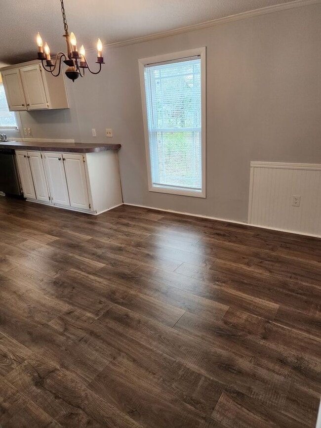 Building Photo - 384 McKay Dr
