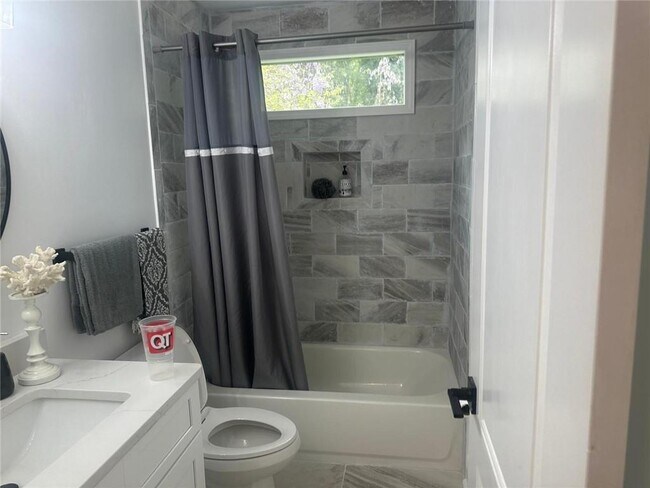 Building Photo - 1841 Bayberry Dr SW