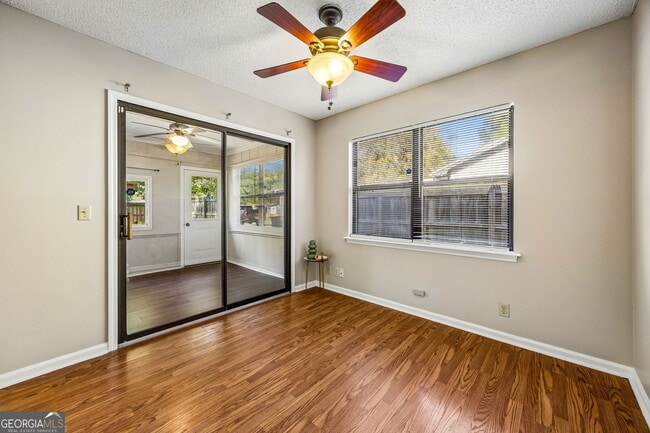 Building Photo - 132 N Woodvalley Dr