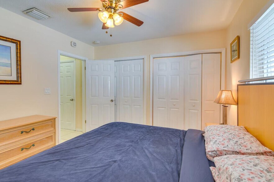 Building Photo - 412 NE 4th Ave