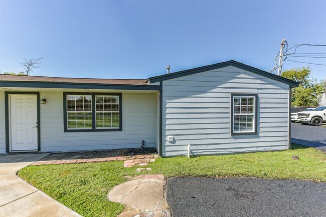 Building Photo - 1266 Dove St