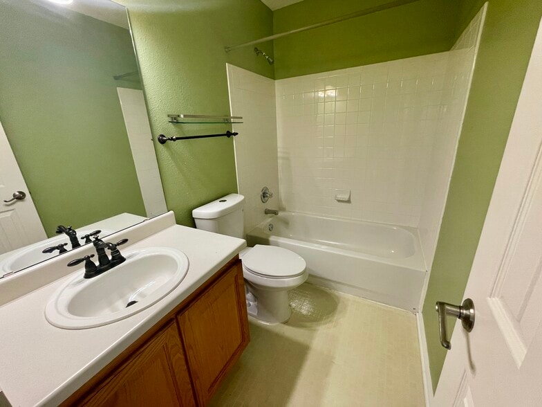 Building Photo - 1422 Hyacinth Way