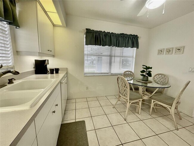 Building Photo - 5800 Sabal Trace Dr