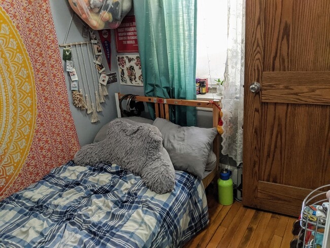 Building Photo - 1830 W 17th St