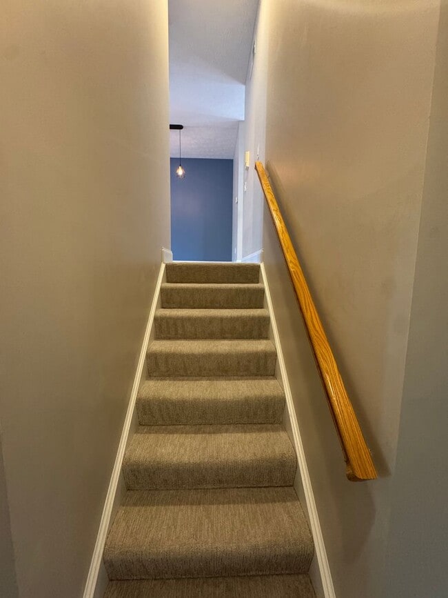 Building Photo - 2 Bed 2 full and 2 1/2 Bath- Imperial PA