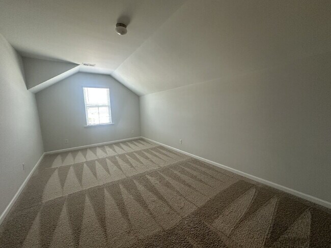 Building Photo - Three Bedroom Home with Large Loft in Heartstone Lakes!