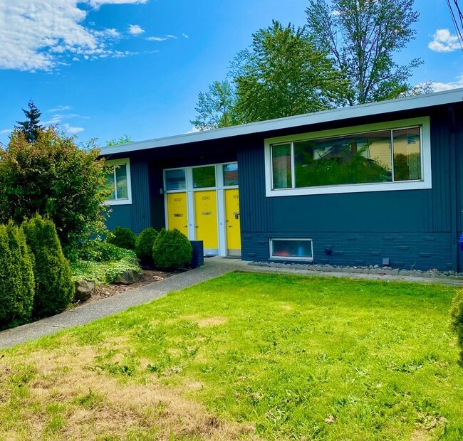 Primary Photo - Amazing large 2-bedroom 1 bathroom Apartme...