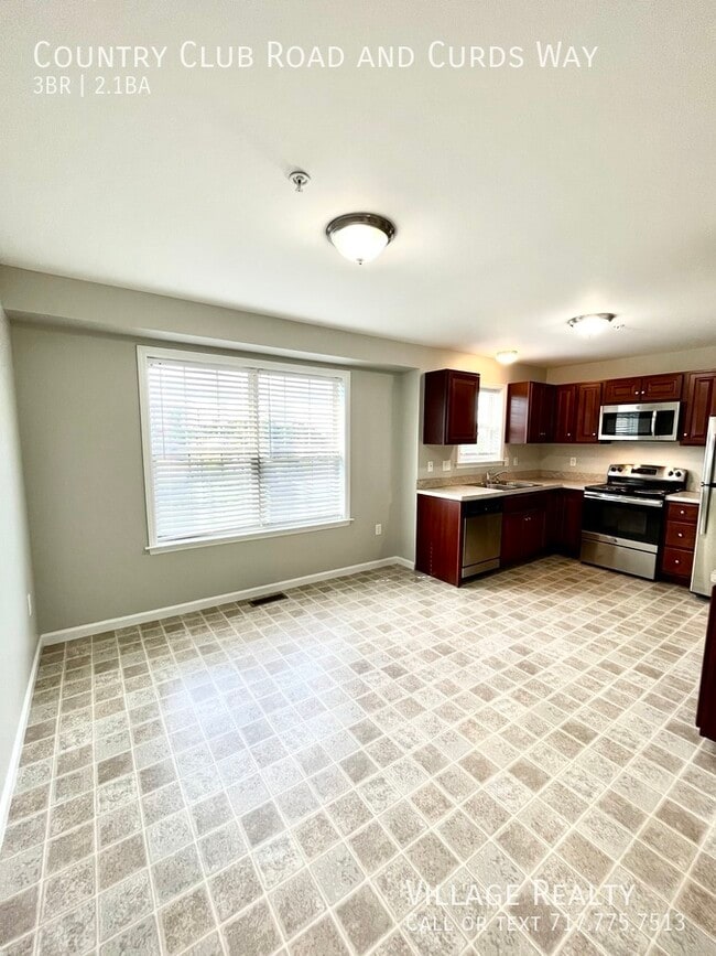 Building Photo - 703 Country Club Rd