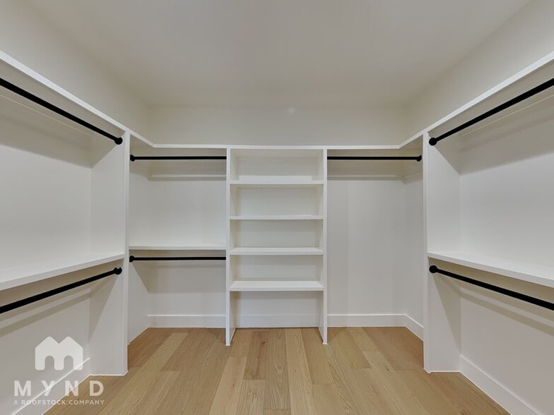 Building Photo - 1119 Mahan Dr