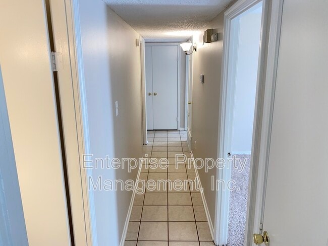 Building Photo - 4381 Howardcrest Dr