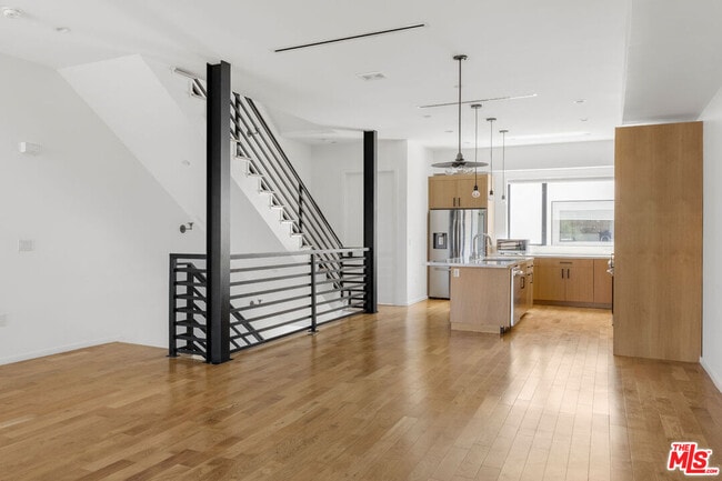 Building Photo - 1411 Roca Ln