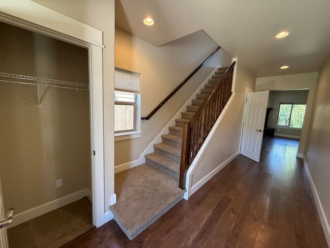 Building Photo - 3120 NE Marea Dr