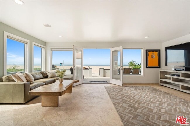 Building Photo - 6419 Ocean Front Walk