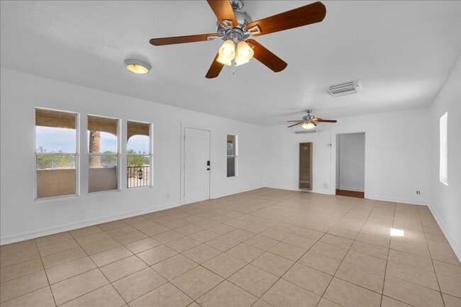 Building Photo - 2 Bedroom Home on 1.8 Acre Lot