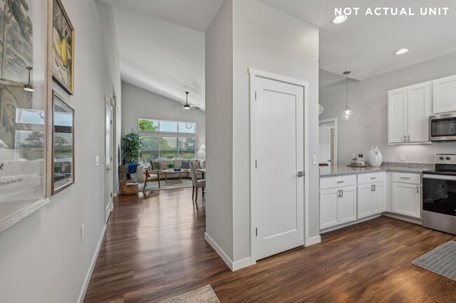 Building Photo - 5079 Hazelnut Pl
