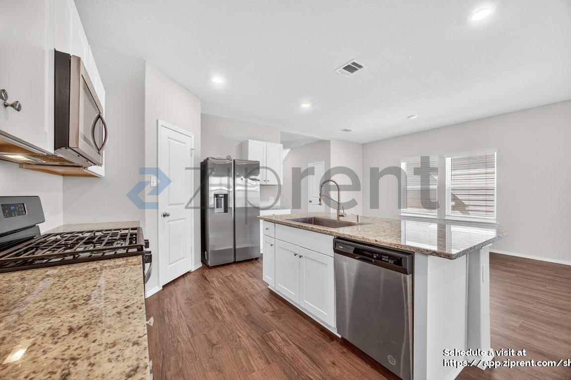 Building Photo - 2885 Wolfcreek