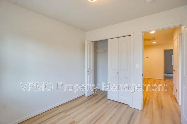 Building Photo - 2105 NE 118th Pl