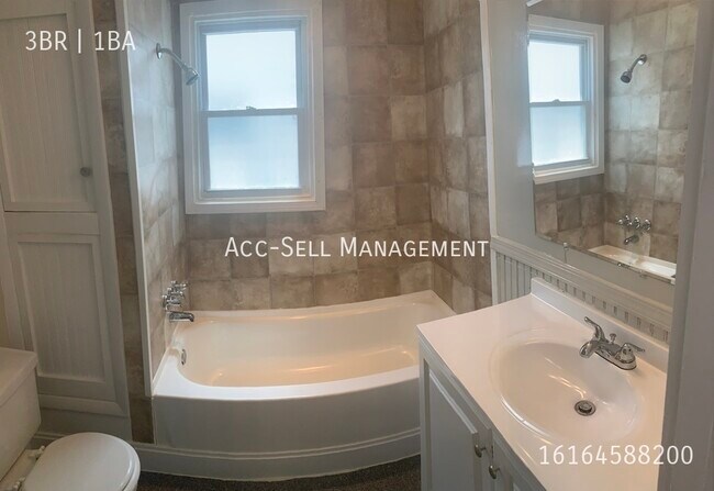 Building Photo - 944 Davis Ave NW