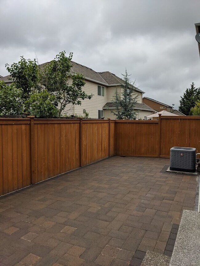 Building Photo - North Creek 4 Bedroom Home