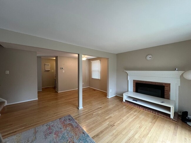 Building Photo - 129 Lamont Ln