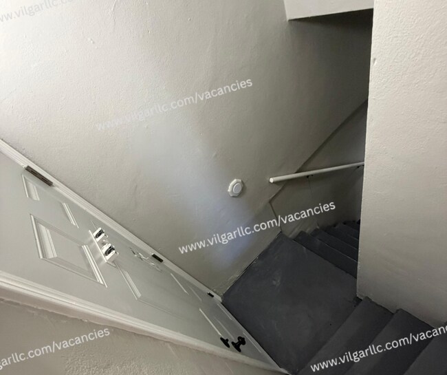 Building Photo - Newly Renovated 2-Bedroom • 1-Bathroom Home