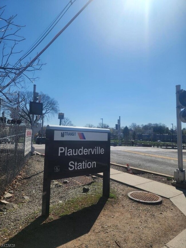 Building Photo - 23 Park Ave