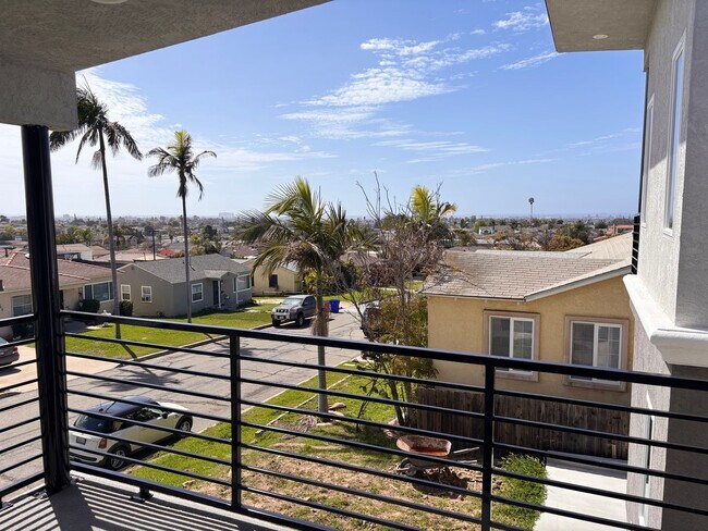 Building Photo - 2 bedrooms 2 baths home FOR RENT