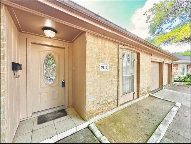 Building Photo - 9110 Gustine Ln