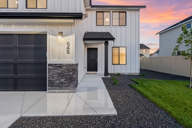 Building Photo - BRAND NEW & BEAUTIFUL - 4bd/2.5 BATH HOME ...